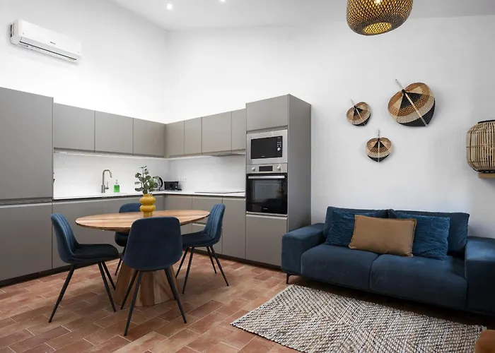 Trevo Laranja - Traditional House By Hd